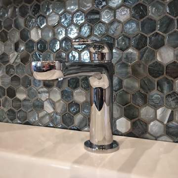 Agate Hexagonal Pisa Pearl used in a backsplash